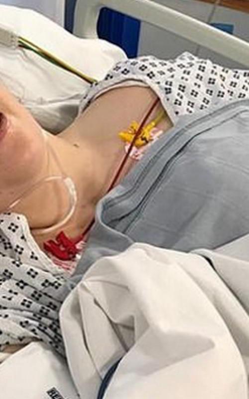 Natalie Kunicki no hospital, após atendemento. Foto Natalie Kunicki no hospital, após atendemento. Foto